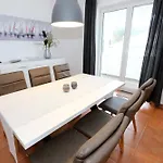 Haus Holstein - 11 Mit Balkon * Sellin (Rugen)
